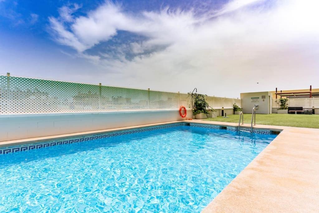 Apartamento Familiar, A 5 Min De La Playa, Piscina, Terraza, Wifi Alta Velocidad, Mascotas Bienvenidas Y Parking Roquetas de Mar