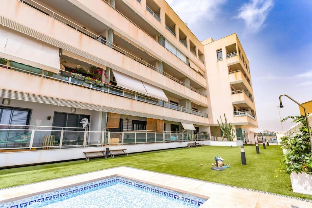 Familiar, A 5 Min De La Playa, Piscina, Terraza, Wifi Alta Velocidad, Mascotas Bienvenidas Y Parking * Roquetas de Mar