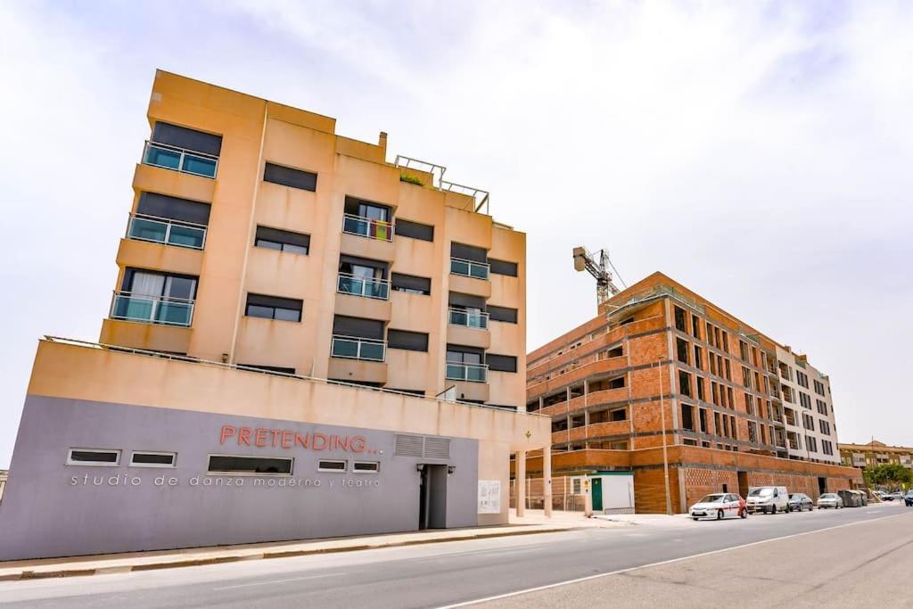 Familiar, A 5 Min De La Playa, Piscina, Terraza, Wifi Alta Velocidad, Mascotas Bienvenidas Y Parking Apartment