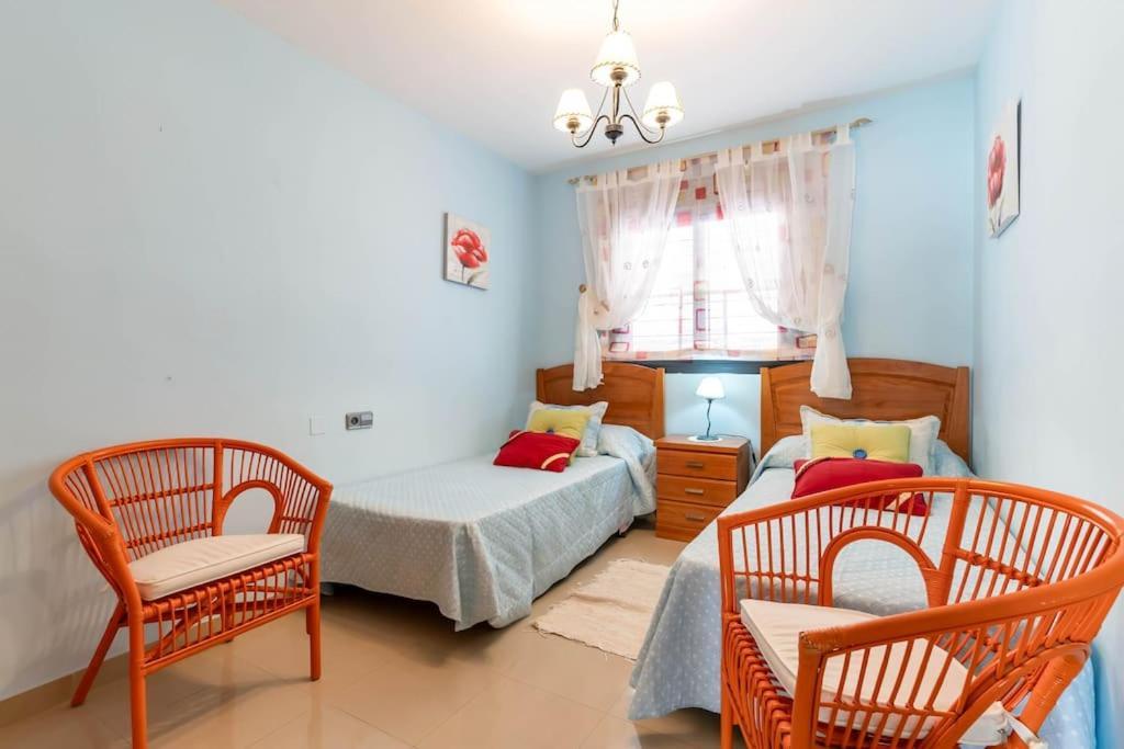 Familiar, A 5 Min De La Playa, Piscina, Terraza, Wifi Alta Velocidad, Mascotas Bienvenidas Y Parking